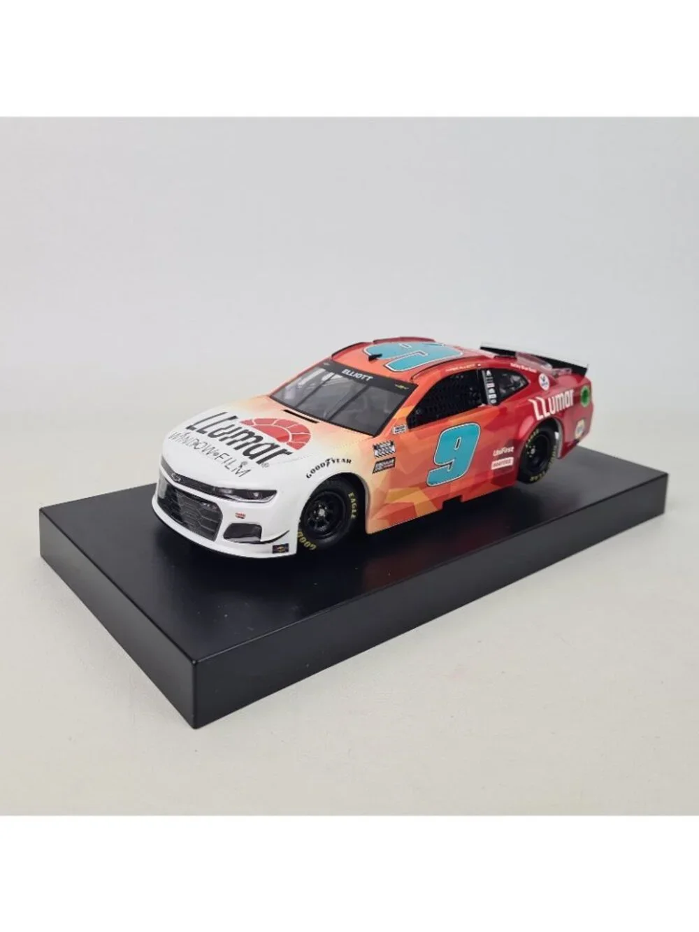 Lionel Racing 1:24 Diecast Elite 2021 Camaro ZL1 Llumar #9 Chase Elliott E15